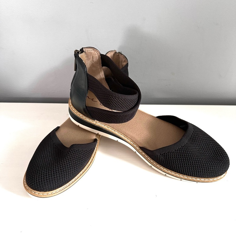 Me Too Rory Closed Toe Ankle Strap Flats Size 7M Black, Tan, Cream like new - Picture 6 of 9